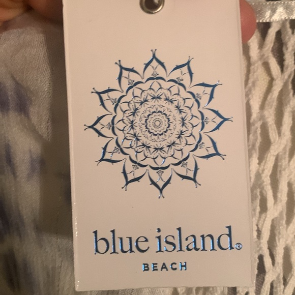 Beach cover up by Blue Island Beach. - Picture 5 of 5